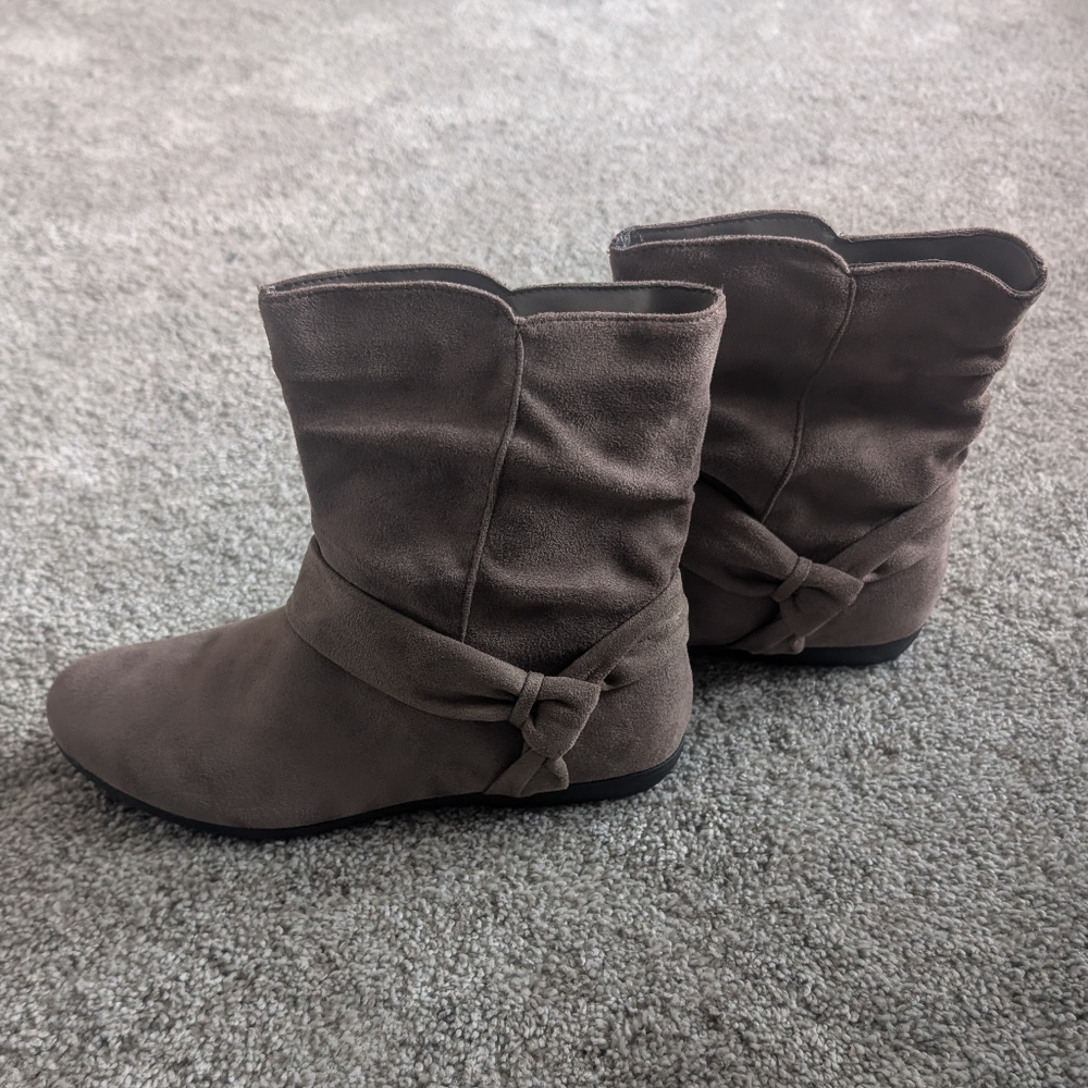 Stylish Gray Suede Ankle Boots Womens Size 10